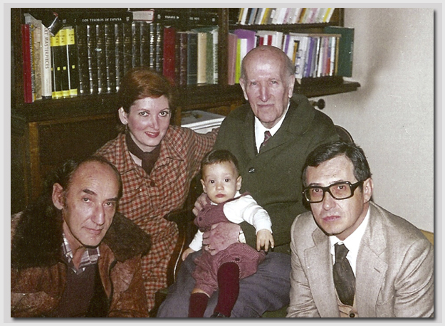 1978. En casa de Vicente Aleixandre con Carlos Bousono su hijo Carlos Alberto Vicente Puchol y su mujer Maria Antonia 1 - Poesia Online