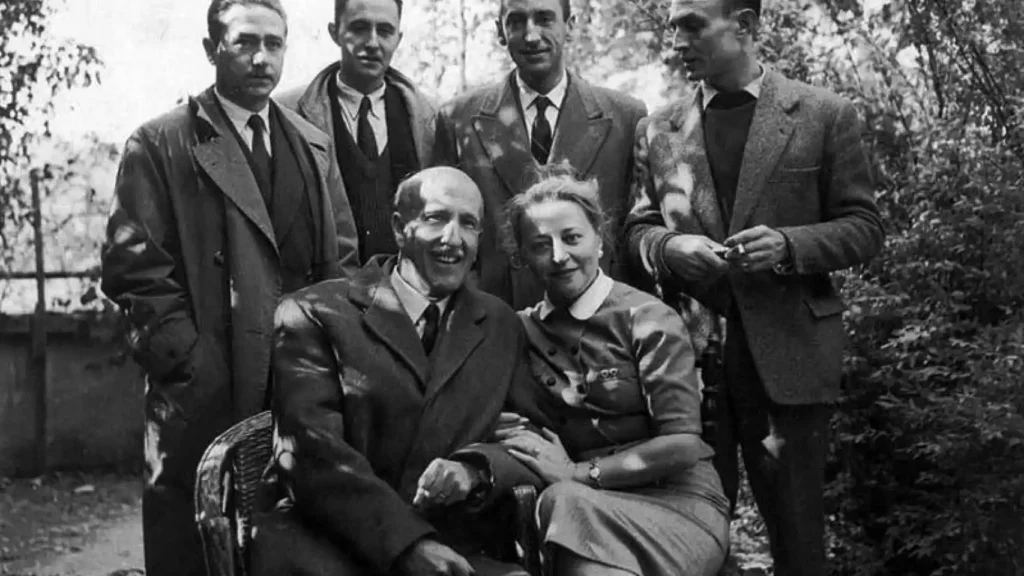 Medardo Fraile Claudio Rodriguez Carlos Bousono Jose Hierro Vicente Aleixandre y Concha Lagos en el jardin de Velintonia - Poesia Online