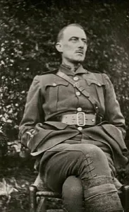 2nd lieut E T on embarkation leave 1917 small - Poesia Online