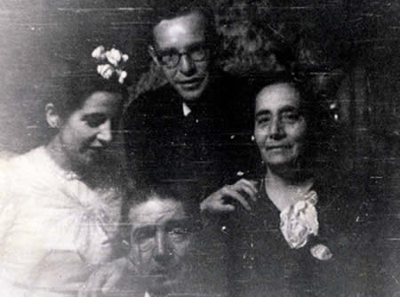 El dia de la boda de Yolanda y Gert 22 de febrero de 1941 con Juan Francisco y Carmen Bedregal - Poesia Online