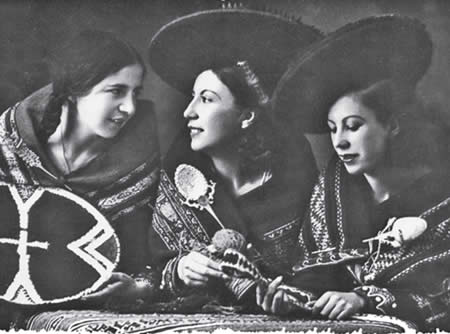 Yolanda con las hermanas Marina y Nilda Nunez del Prado - Poesia Online