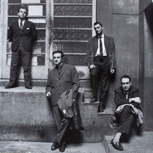 Jaime Gil de Biedma Carlos Barral Jose Agustin Goytisolo i Josep Maria Castellet al vestibul de leditorial Seix Barral 1961 - Poesia Online