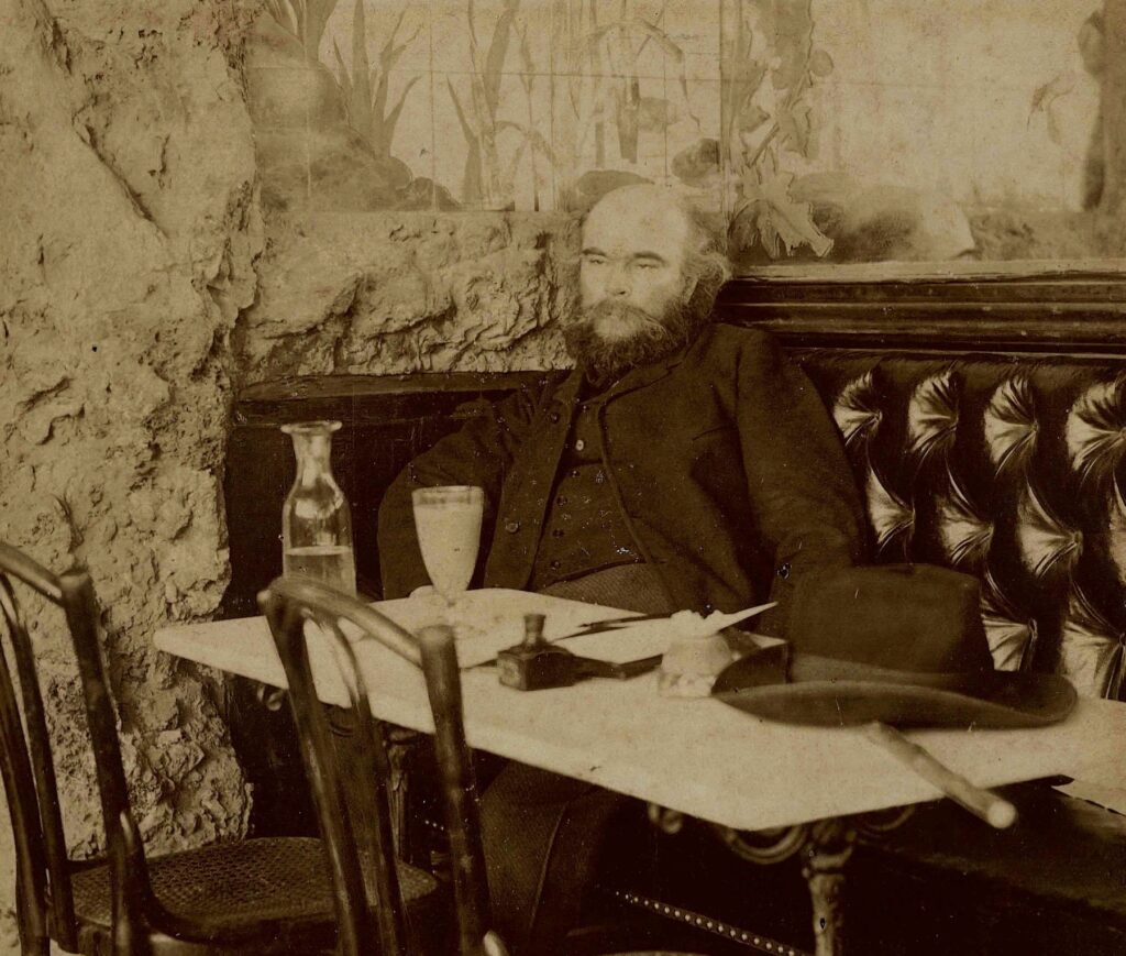 Paul Verlaine en el café, fotografiado por Dornac.