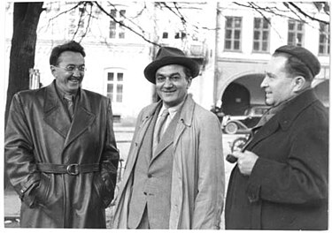 Vladimir Holan in the middle - Poesia Online