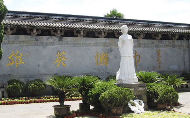 qiu jin estatua martir - Poesia Online
