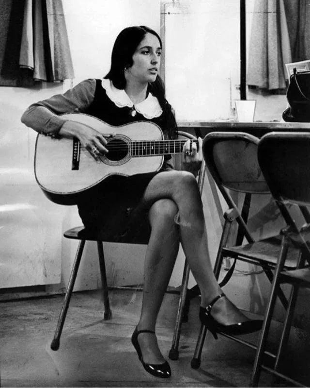 thoughts on folk singer joan baezs 55 1 65m id v0 2sbniwfoszud1 - Poesia Online