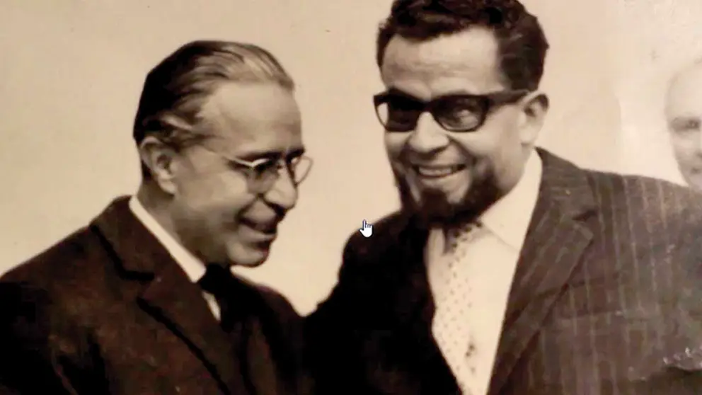 El escritor Oscar Alfaro derecha junto al expresidente y politico Victor Paz Estenssoro en un fragmento del documental. CSIP - Poesia Online