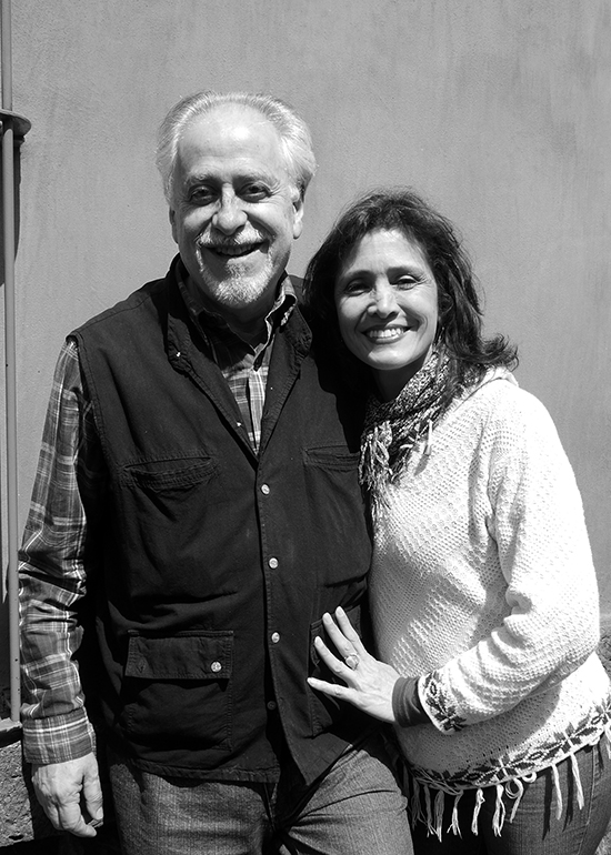 Con su esposa Yanet Casa Azul Museo Frida Kahlo Mexico foto de Pascual Borzelli Iglesias - Poesia Online